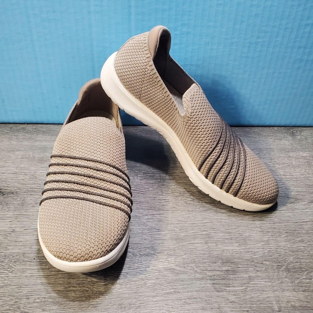 Clarks Cloudsteppers Shoes Womens Size 7.5 Beige Slip On Comfort Cushion Soft‎